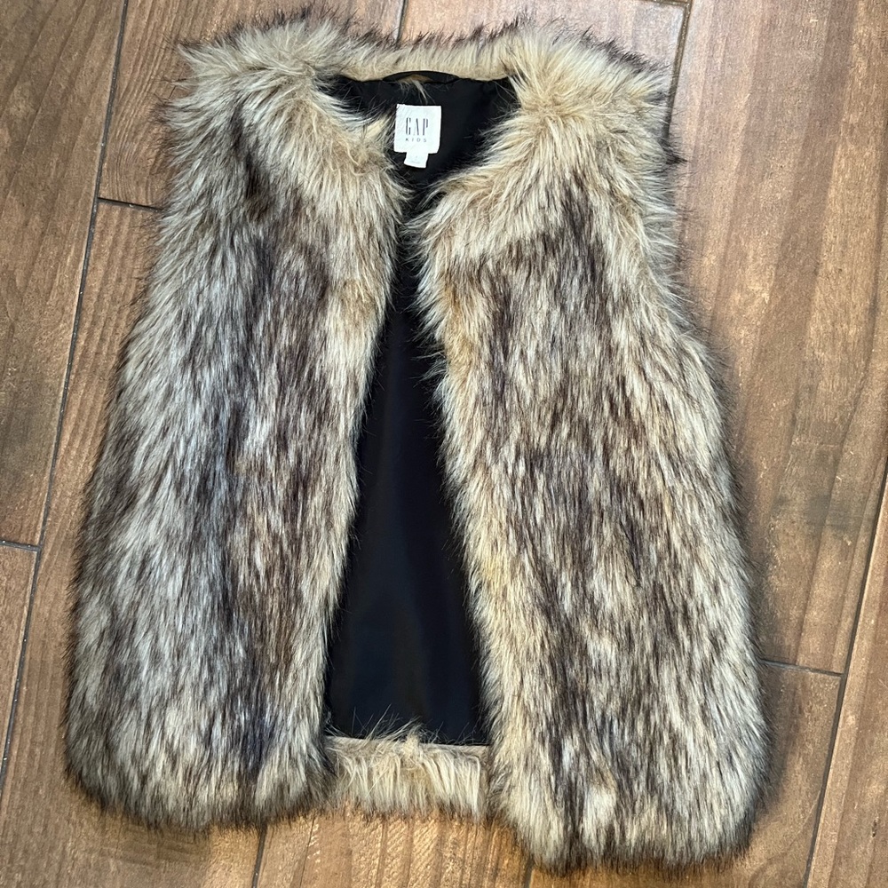Gap girls faux fur vest